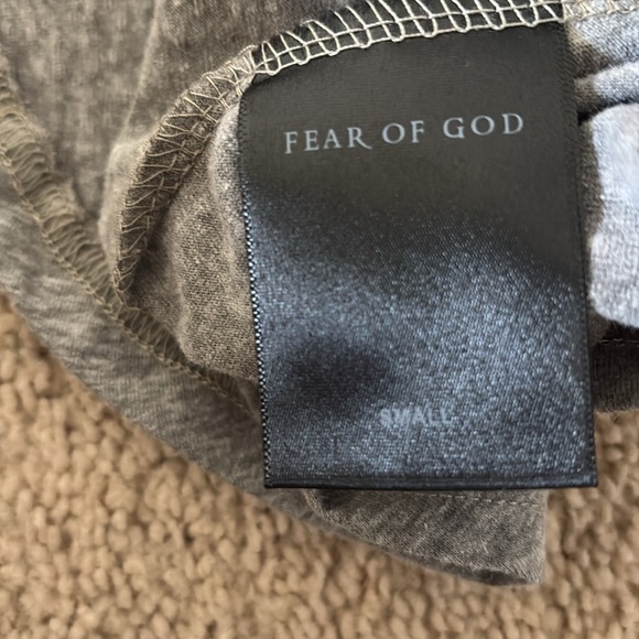 NWOT Fear of God Gray Long Sleeve Tee with Crew Neck and Relaxed Fit - Picture 3 of 4